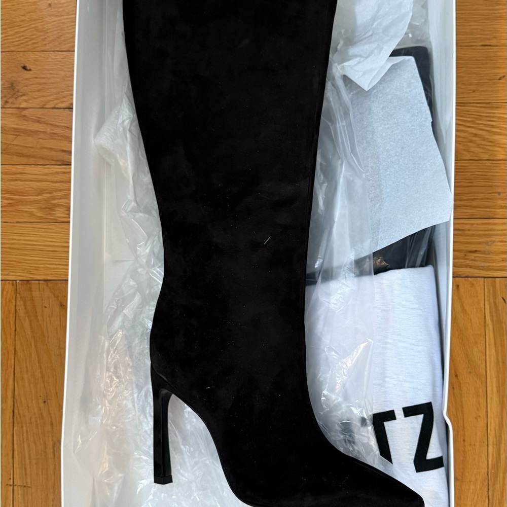 Schutz Knee high boots in black.